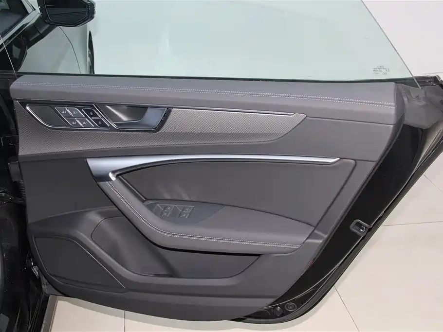 Audi A7L 2025 — фото 27