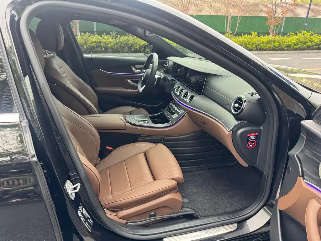 Mercedes-Benz E-Class 2022 — фото 17