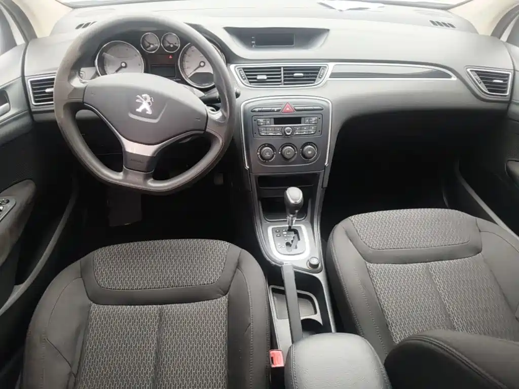 Peugeot 308 2016 — фото 10