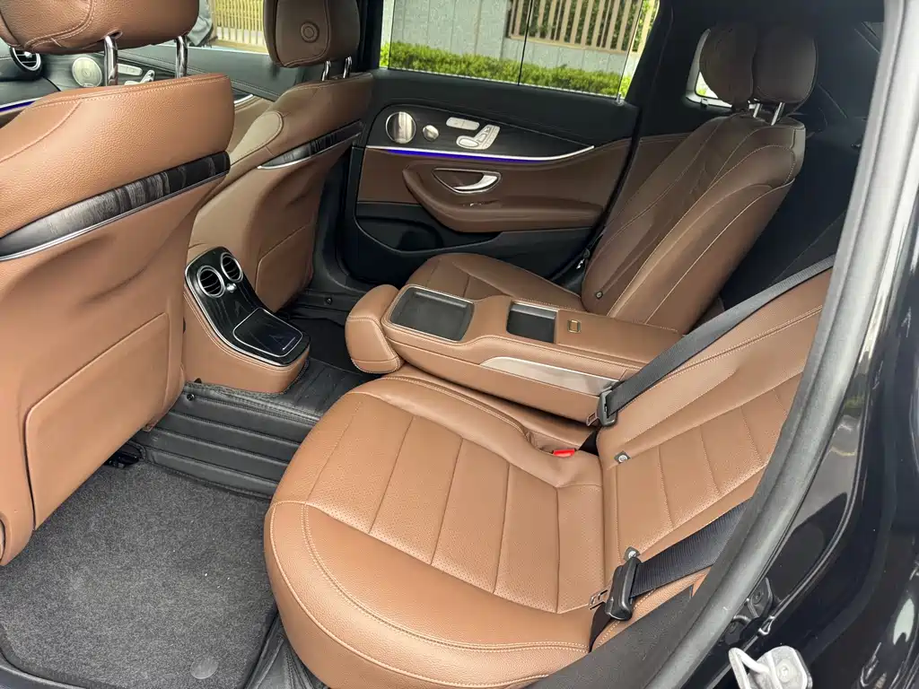 Mercedes-Benz E-Class 2022 — фото 19