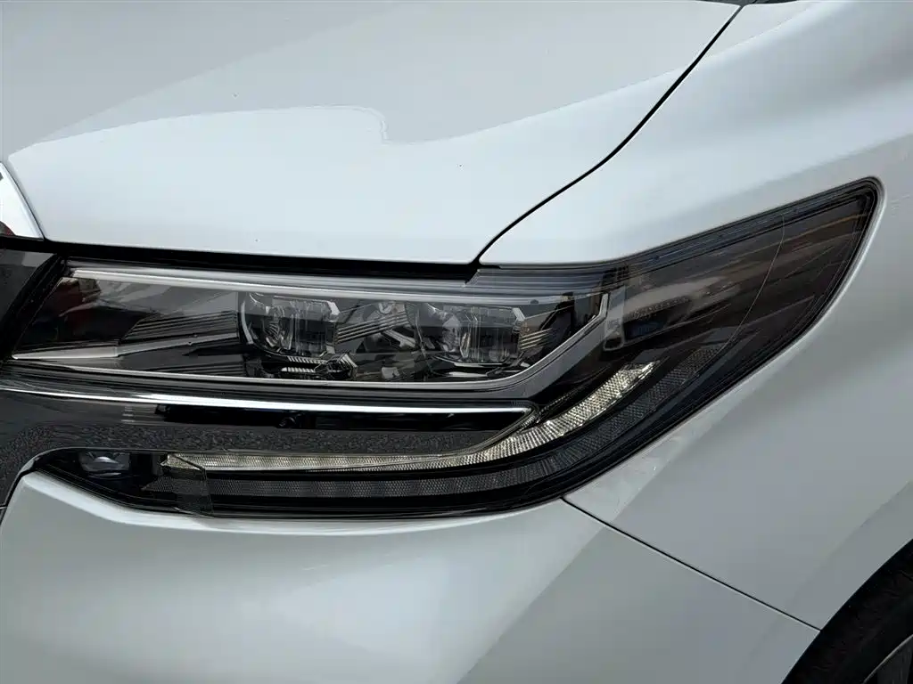 Toyota Alphard 2023 — фото 18