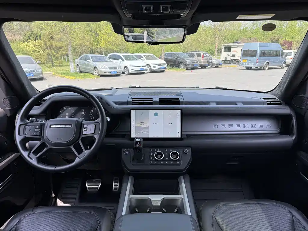Land Rover Defender 2024 — фото 16