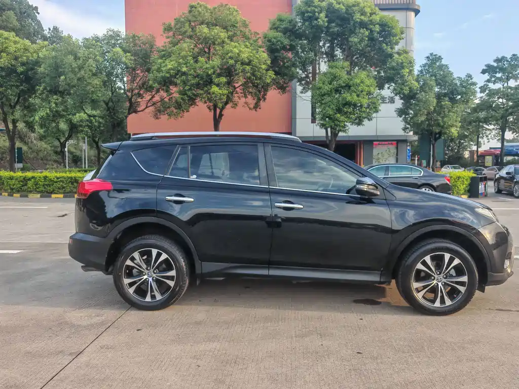 Toyota RAV4 2015 — фото 10