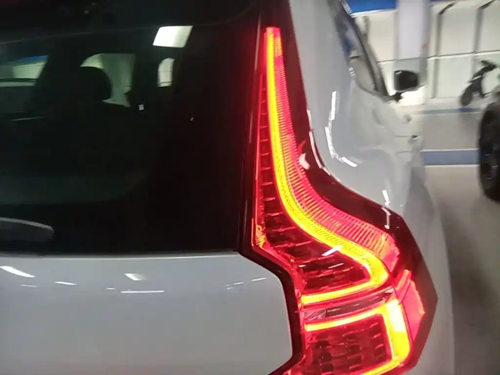 Volvo XC60 Plug-In Hybrid 2024 — фото 8