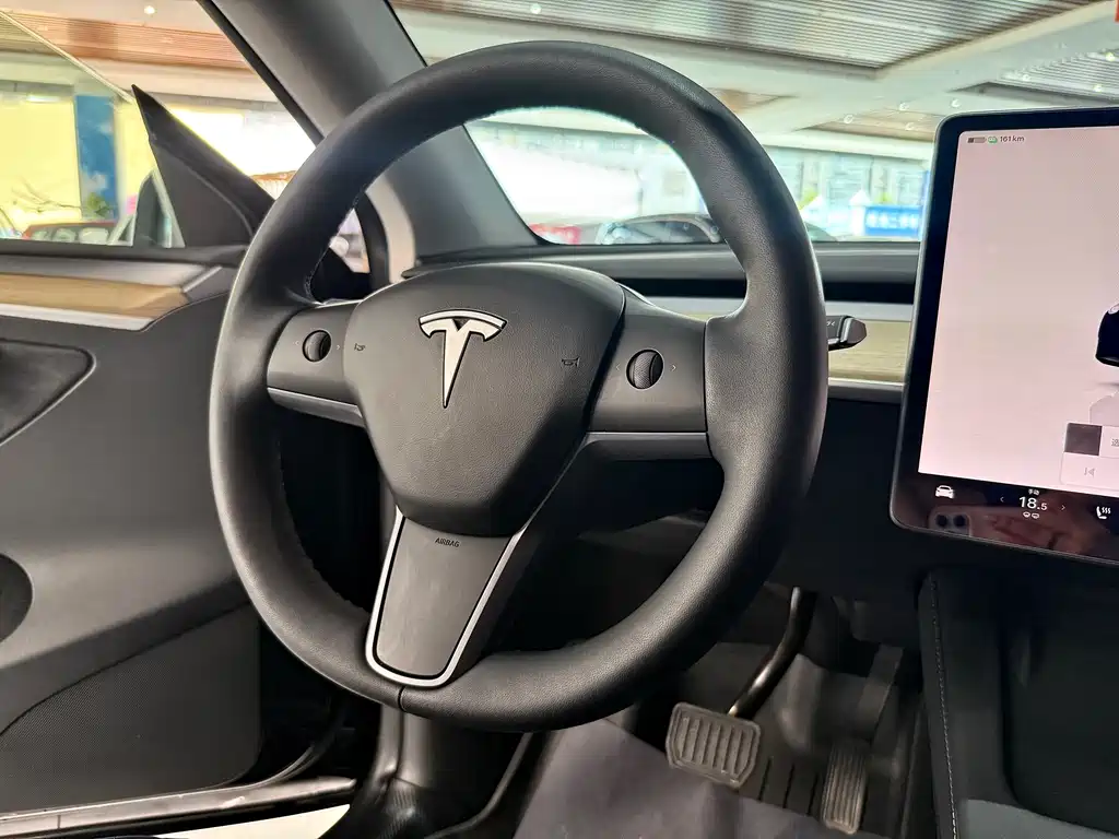 Tesla Model Y 2022 — фото 12
