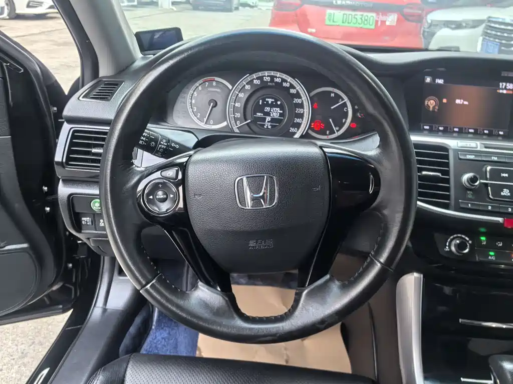 Honda Accord 2018 — фото 10