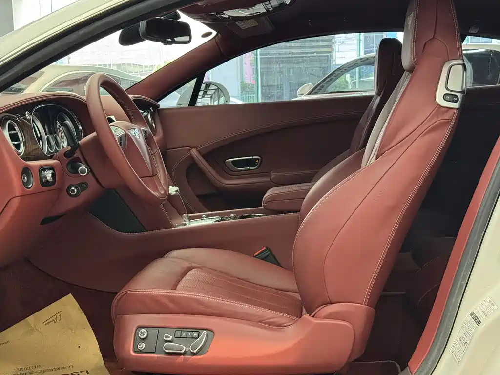 Bentley Continental 2015 — фото 14