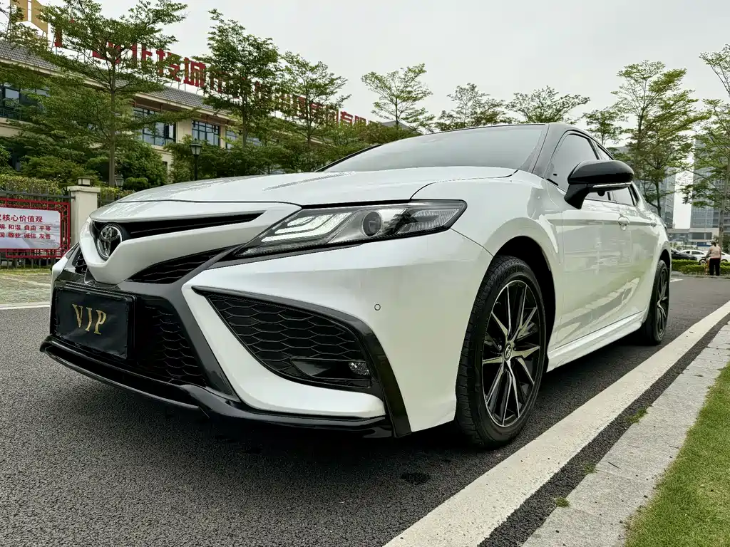 Toyota Camry 2021 — фото 7