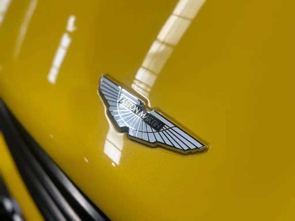 Aston Martin Vanquish 2015 — фото 11