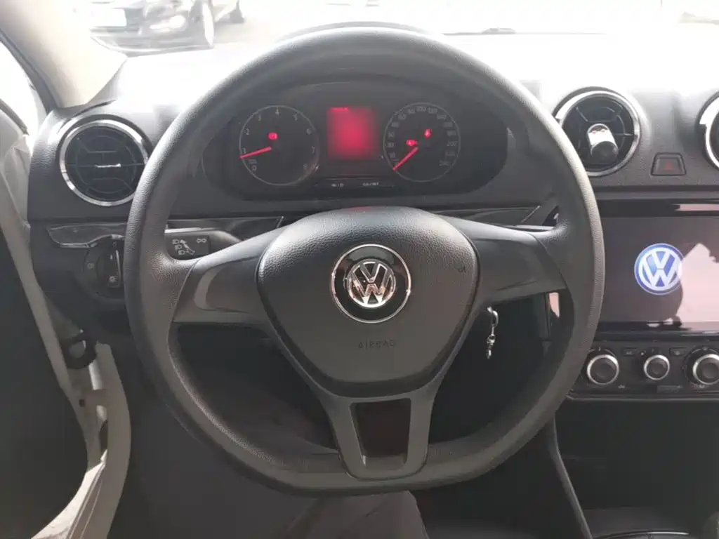 Volkswagen Jetta 2018 — фото 11