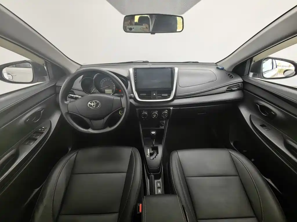 Toyota Yaris L 2016 — фото 5