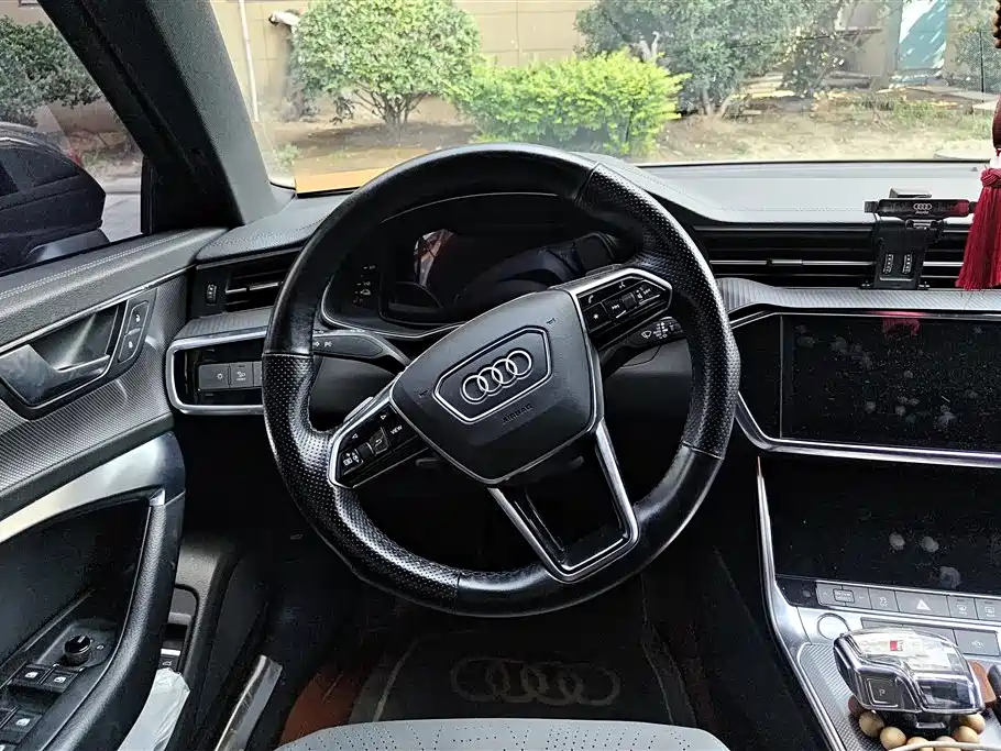 Audi A6L New Energy 2020 — фото 15