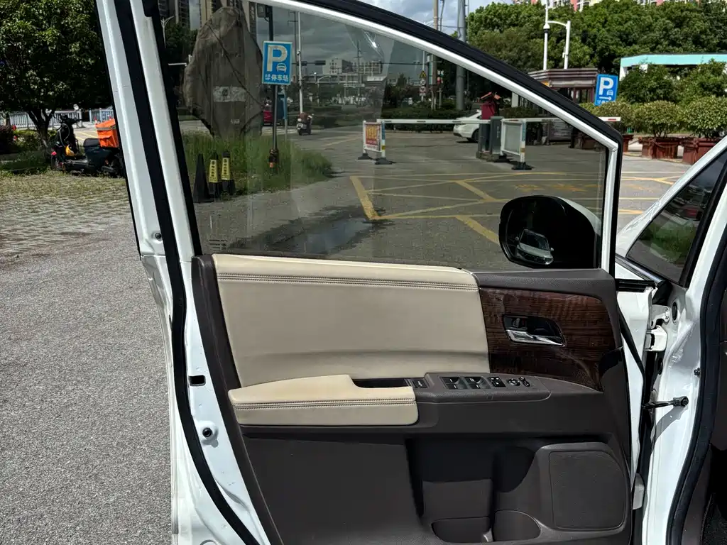 Honda Odyssey 2015 — фото 10