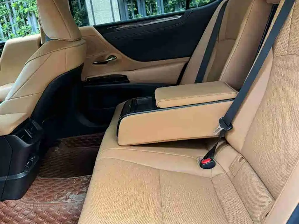 Lexus ES 2022 — фото 10