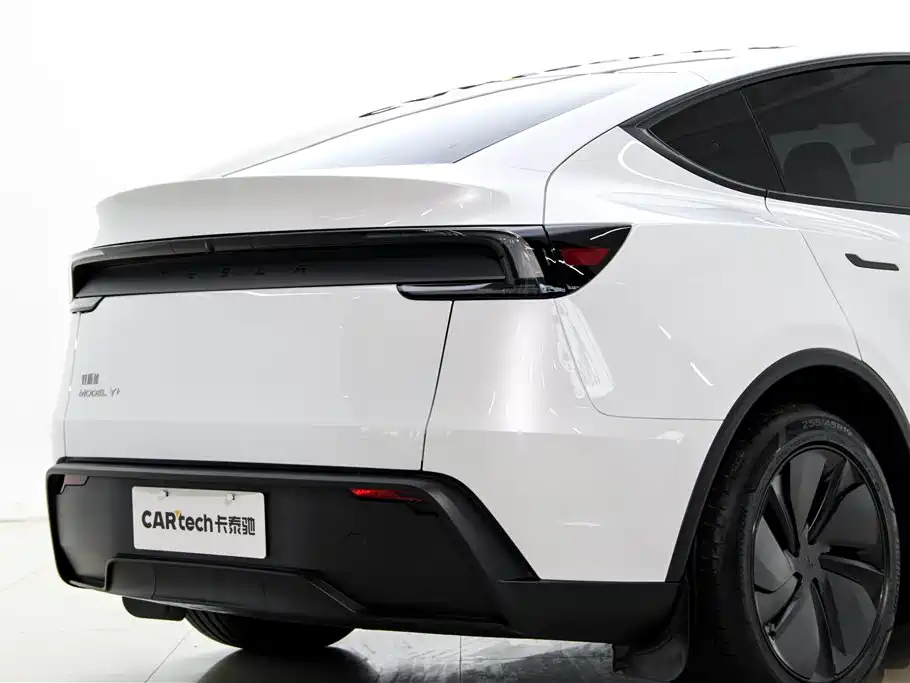 Tesla Model Y 2026 — фото 10