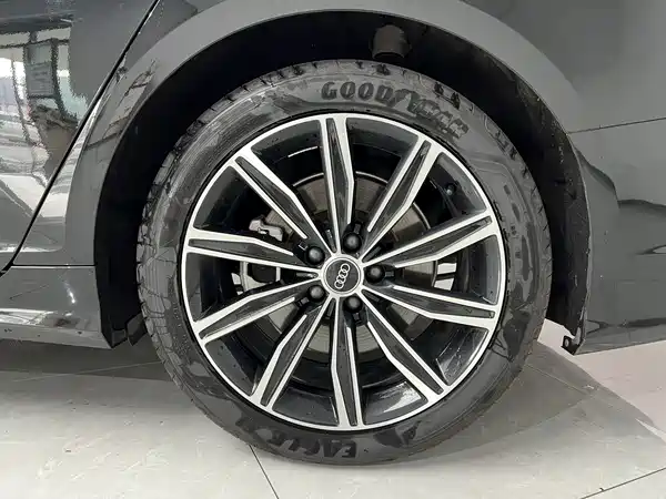 Audi A6L 2022