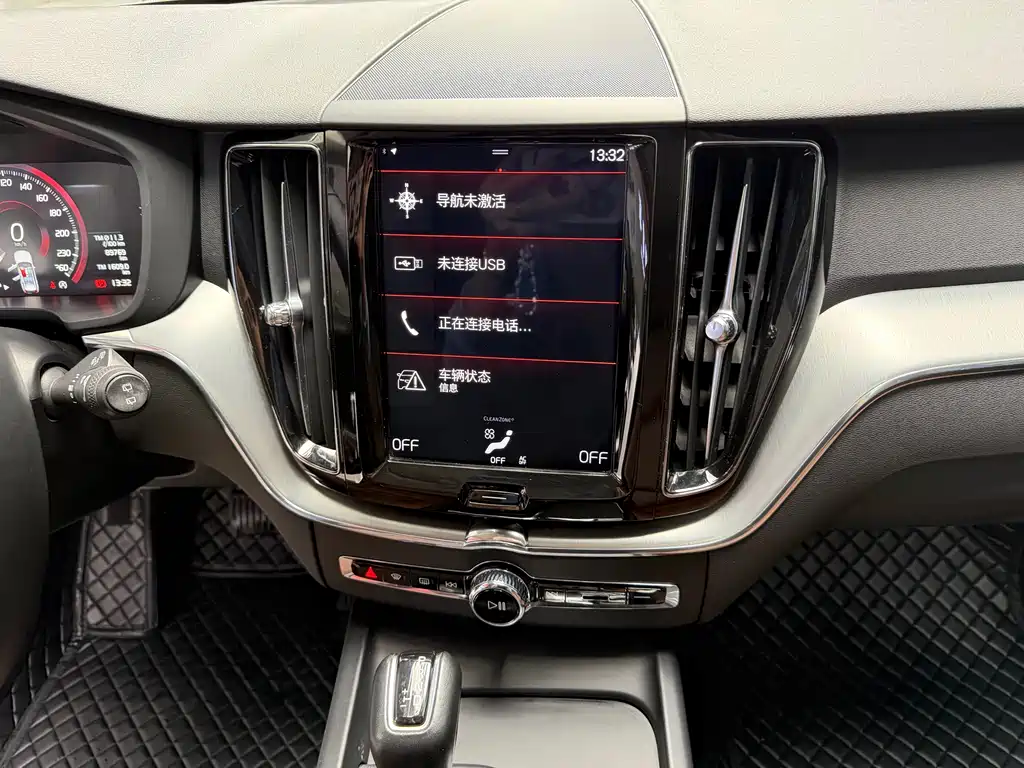 Volvo XC60 2019 — фото 12