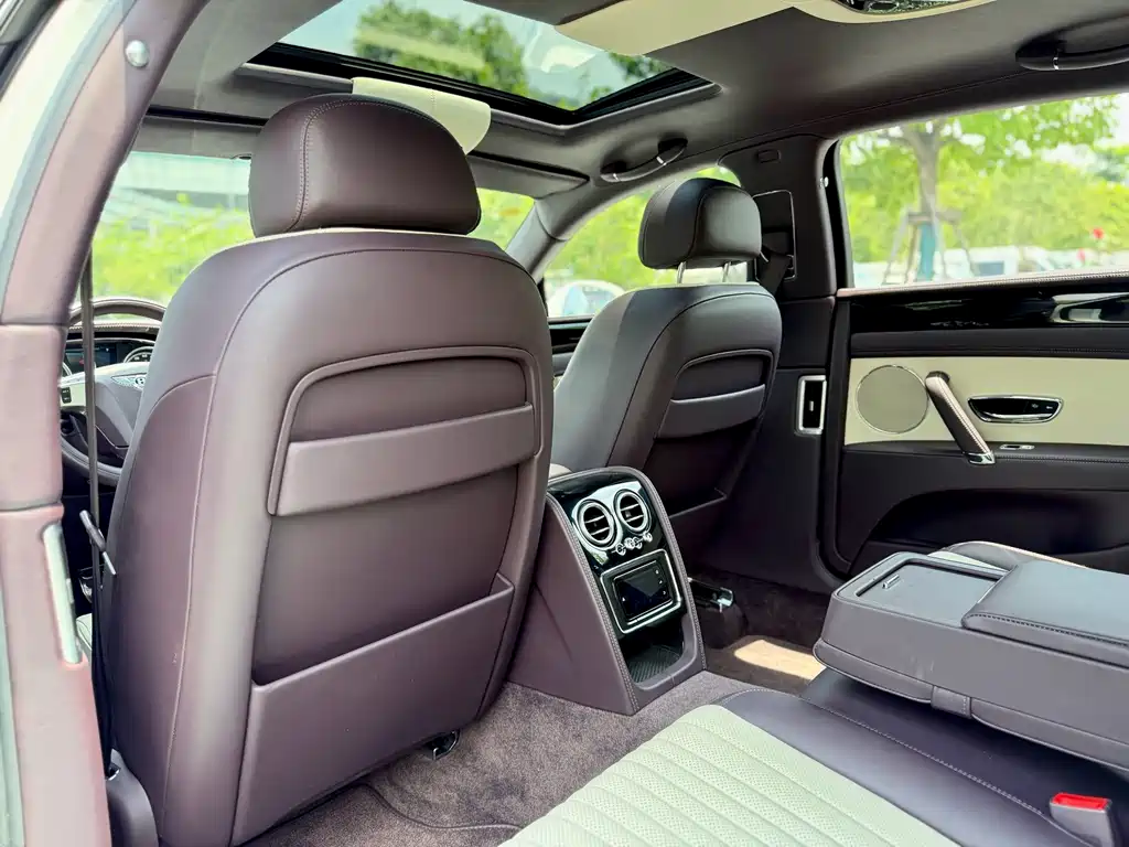 Bentley Flying Spur 2020 — фото 13