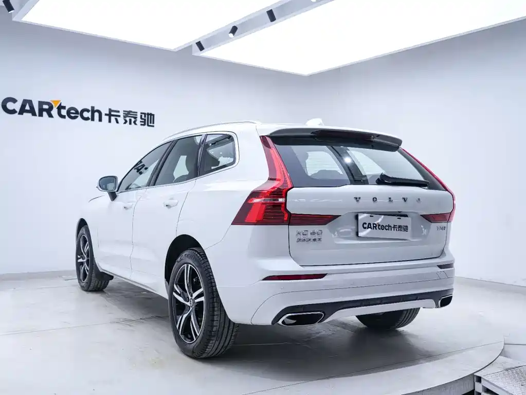 Volvo XC60 2019 — фото 18