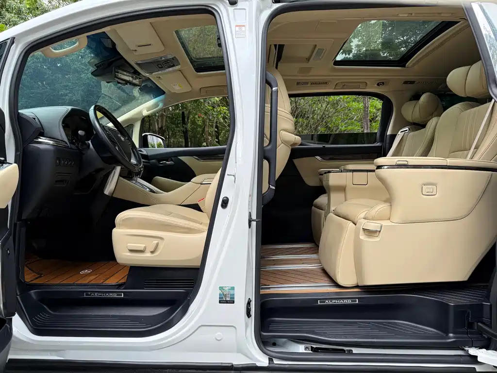 Toyota Alphard 2020 — фото 14