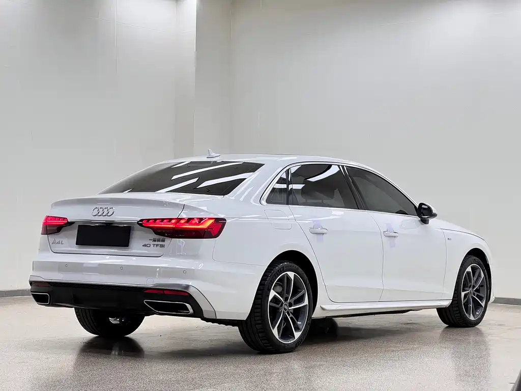 Audi A4L 2022 — фото 7