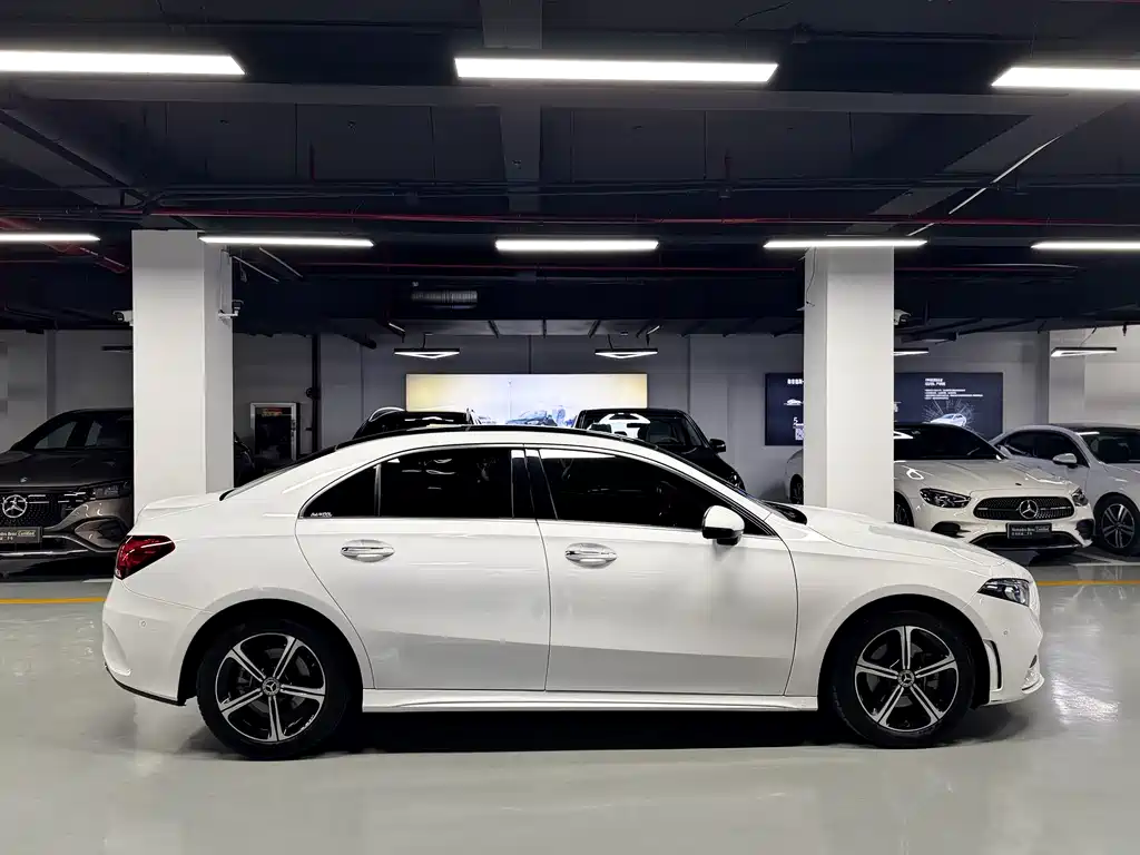 Mercedes-Benz A-Class 2023 — фото 3