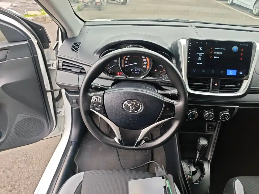 Toyota Yaris L 2023 — фото 11