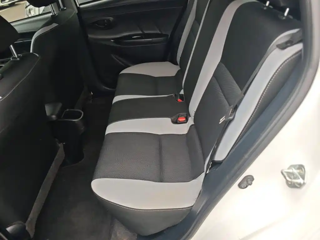 Toyota Yaris L 2023 — фото 17