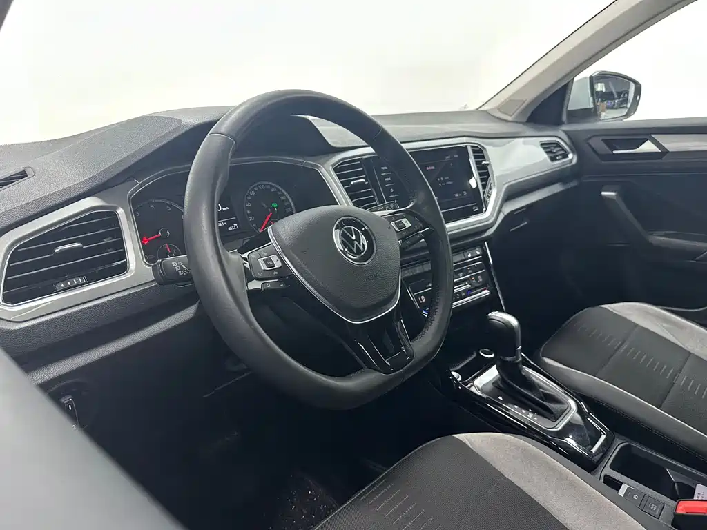 Volkswagen T-Roc 2023 — фото 14