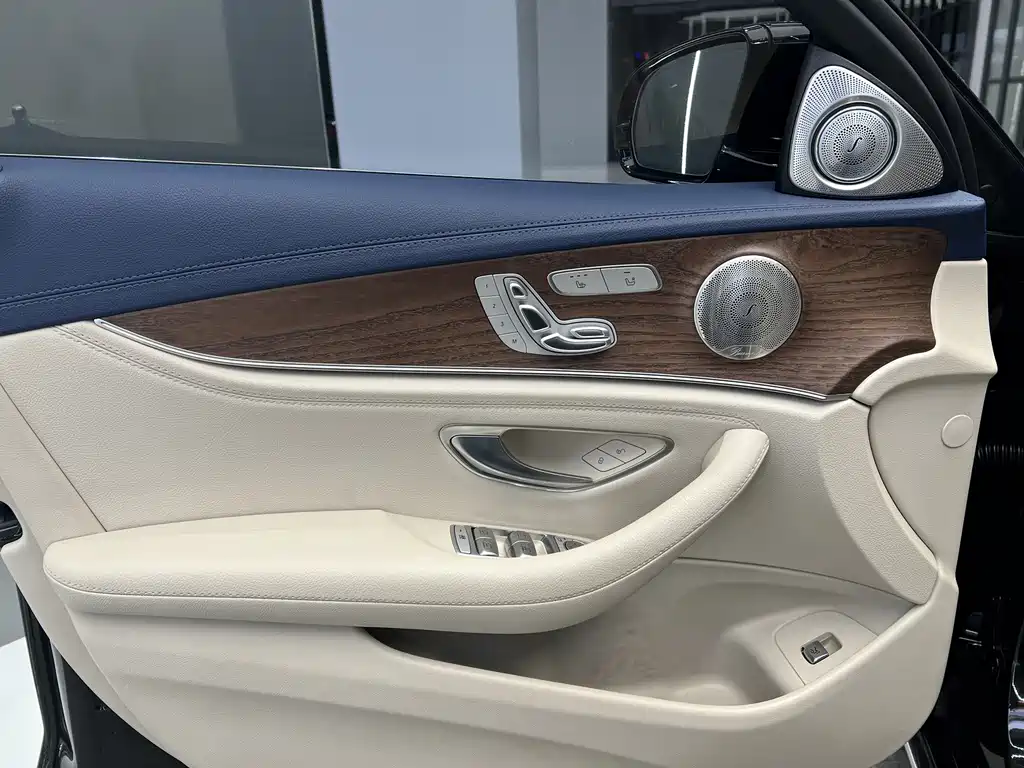 Mercedes-Benz E-Class 2022 — фото 11