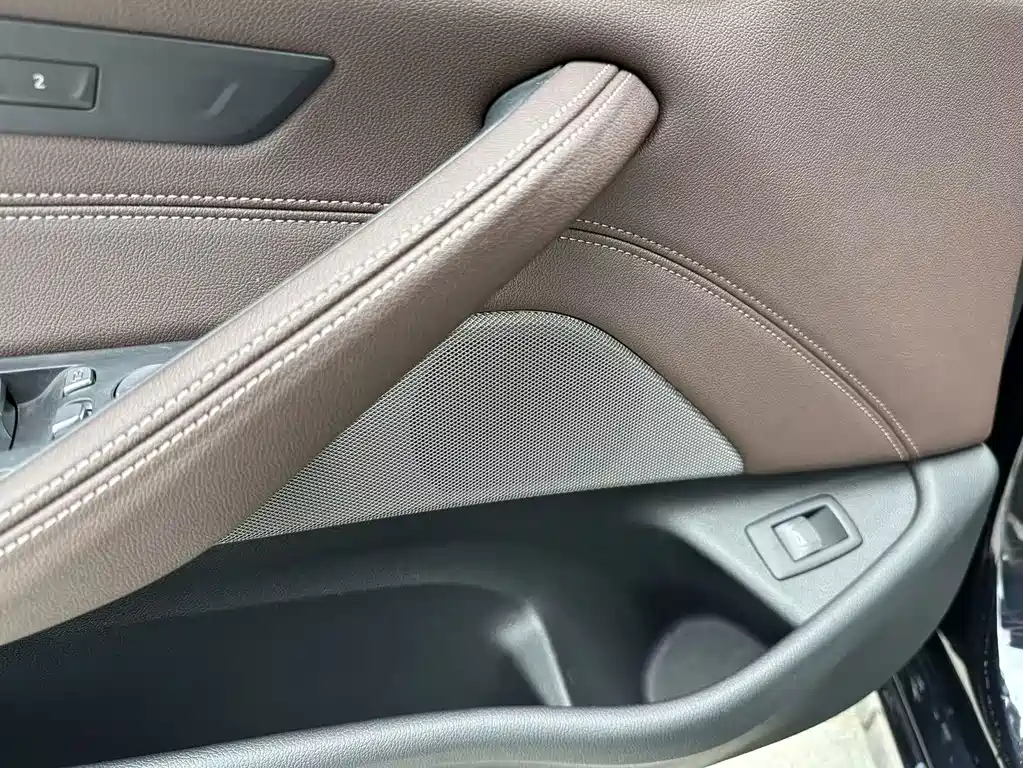 BMW 5 Series 2021 — фото 19
