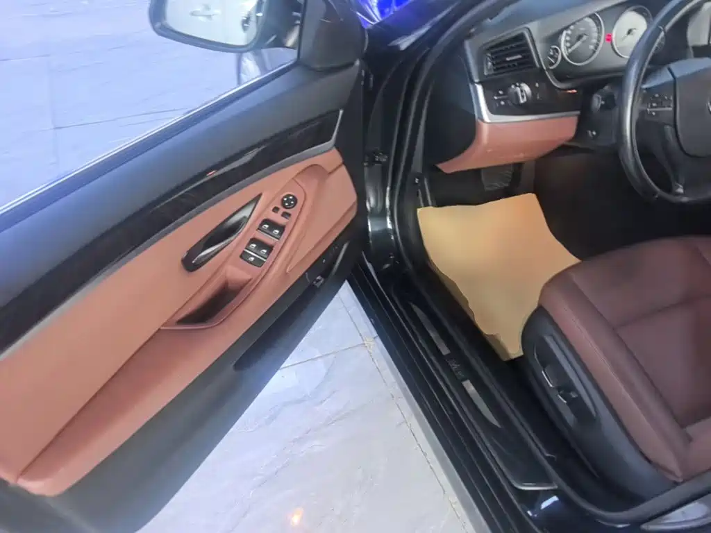 BMW 5 Series 2016 — фото 16