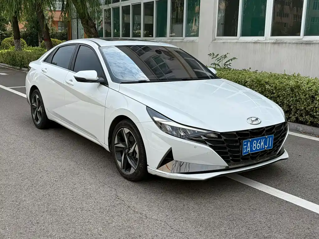 Hyundai Elantra 2023 — фото 6