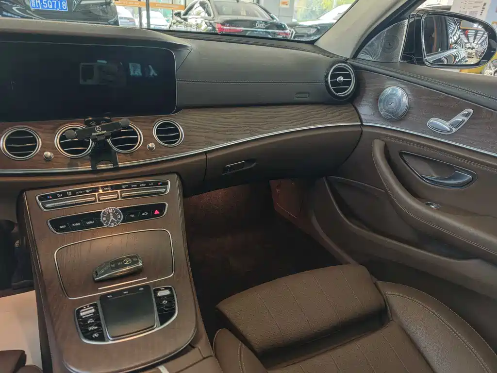 Mercedes-Benz E-Class 2020 — фото 10