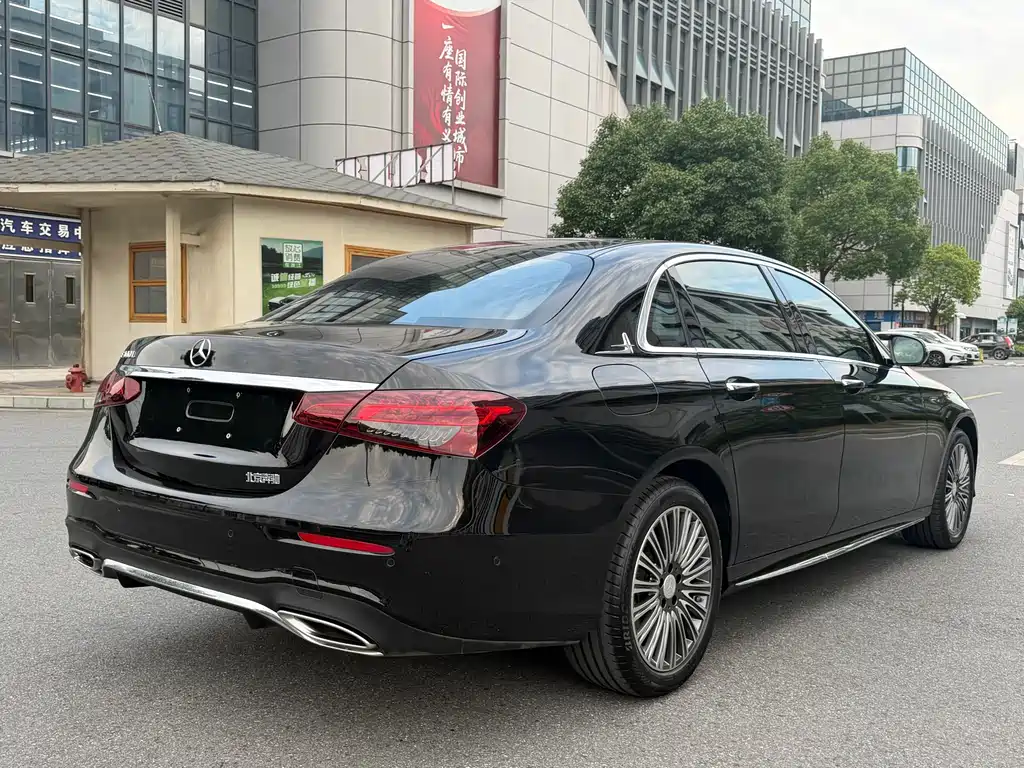 Mercedes-Benz E-Class 2023 — фото 19