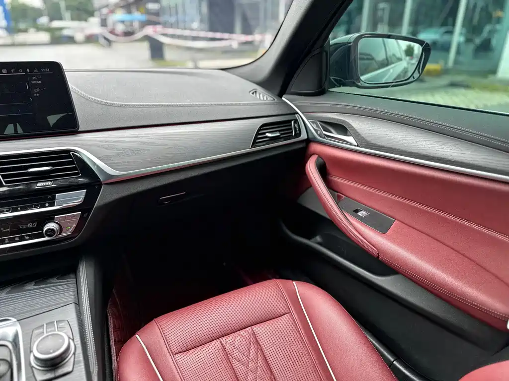 BMW 5 Series 2022 — фото 14