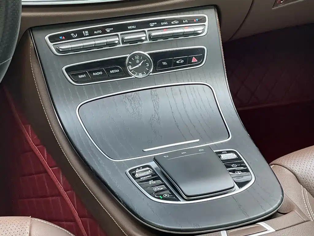 Mercedes-Benz E-Class 2020 — фото 16