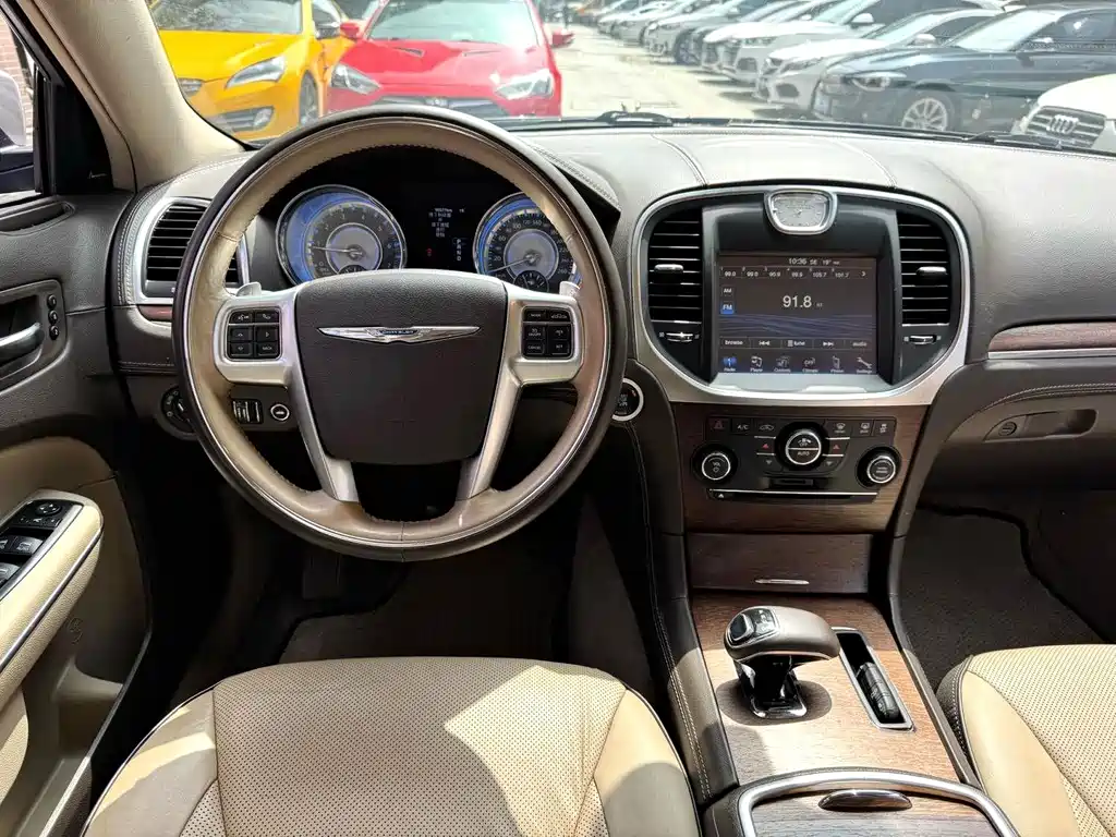 Chrysler 300C 2014 — фото 12