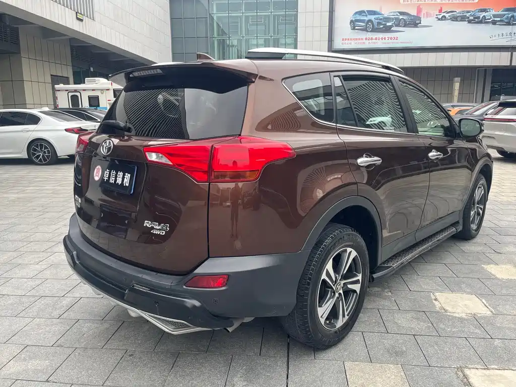 Toyota RAV4 2016 — фото 7