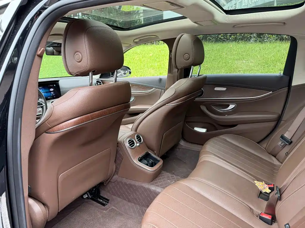 Mercedes-Benz E-Class 2023 — фото 11