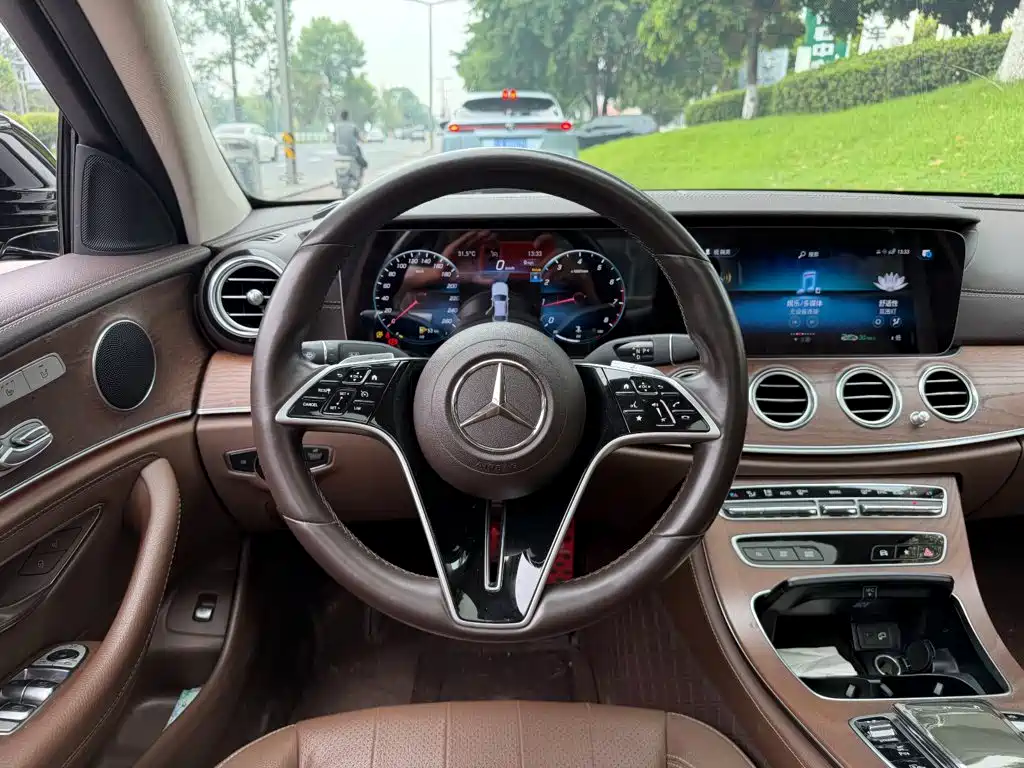 Mercedes-Benz E-Class 2023 — фото 14