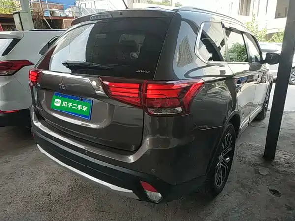 Mitsubishi Outlander 2016