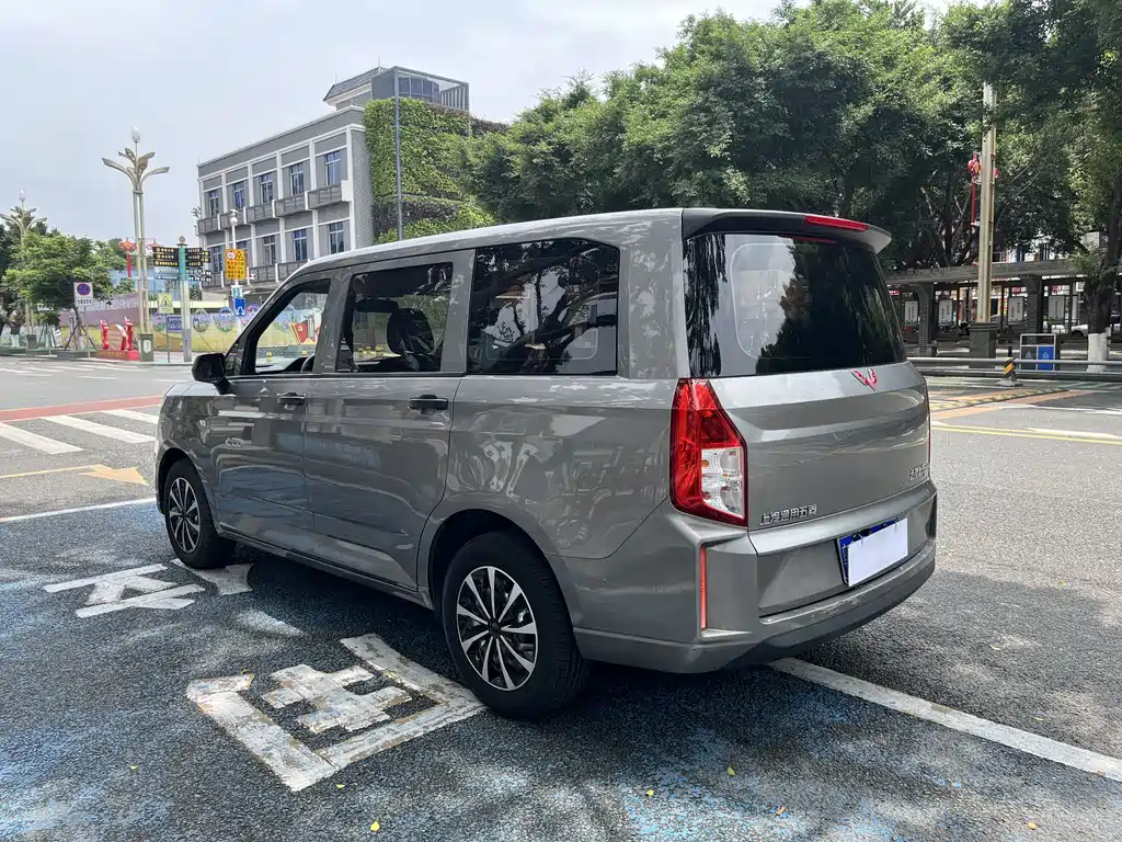 Wuling Hongguang PLUS 2020 — фото 4