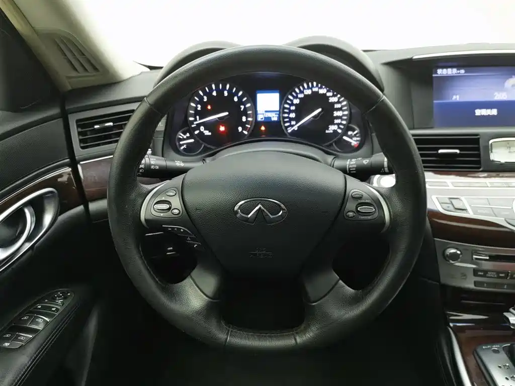 Infiniti Q70 2017 — фото 11