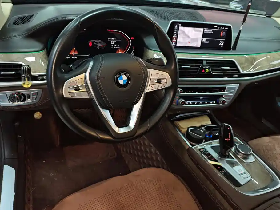 BMW 7 Series 2020 — фото 12
