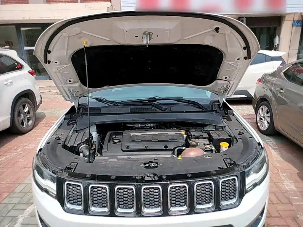 Jeep Compass 2017 — фото 17