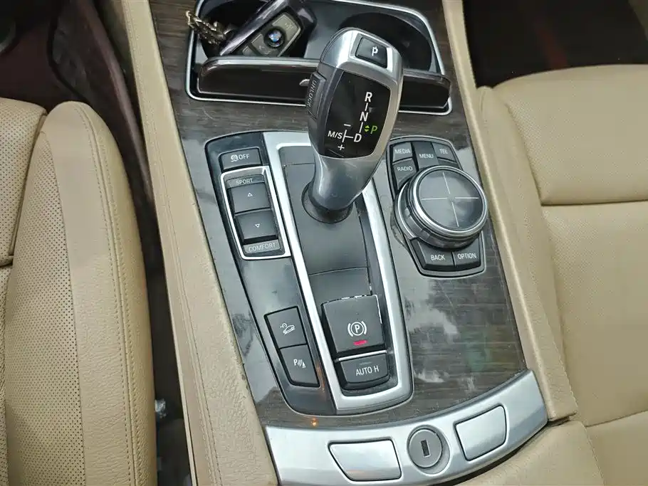 BMW 7 Series 2013 — фото 16