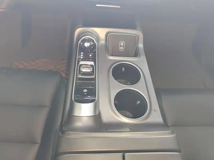 GAC Trumpchi E8 2024 — фото 16