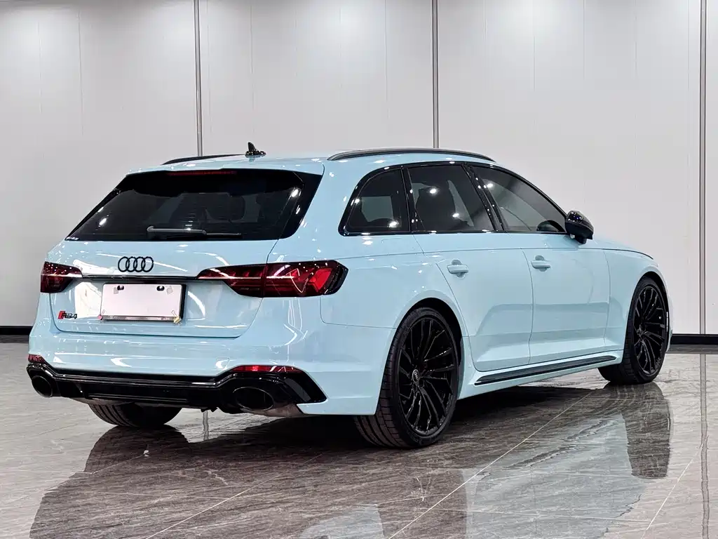 Audi RS 4 2025 — фото 4