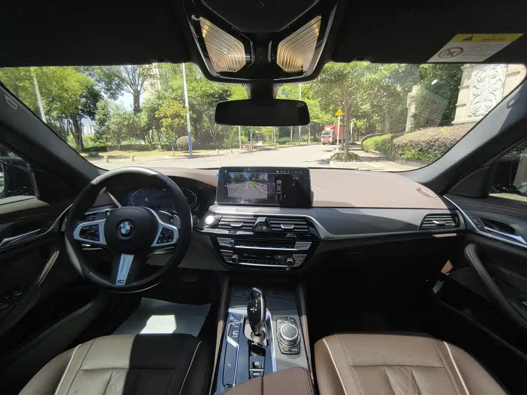 BMW 5 Series 2022 — фото 13